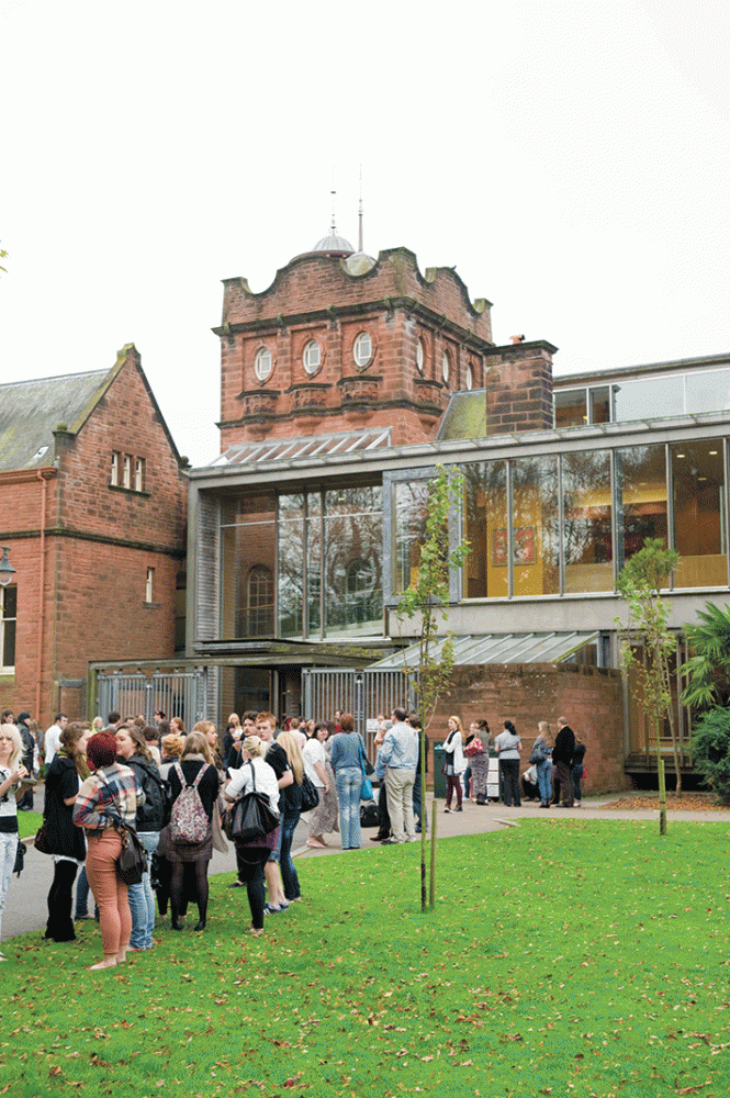 Bangunan kampus sekaligus heritage dari abad ke 15 (foto dok. Universitas Glasgow)